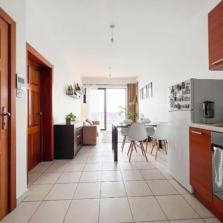 F8 1 Seaview Room, Living And Bathroom Shared , Stjulians