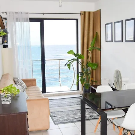 F8 1 Seaview Room, Living And Bathroom Shared , Stjulians