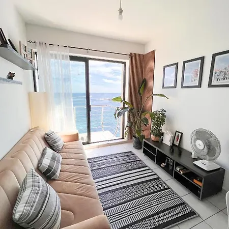 F8 1 Seaview Room, Living And Bathroom Shared , Stjulians Rum i privatbostad